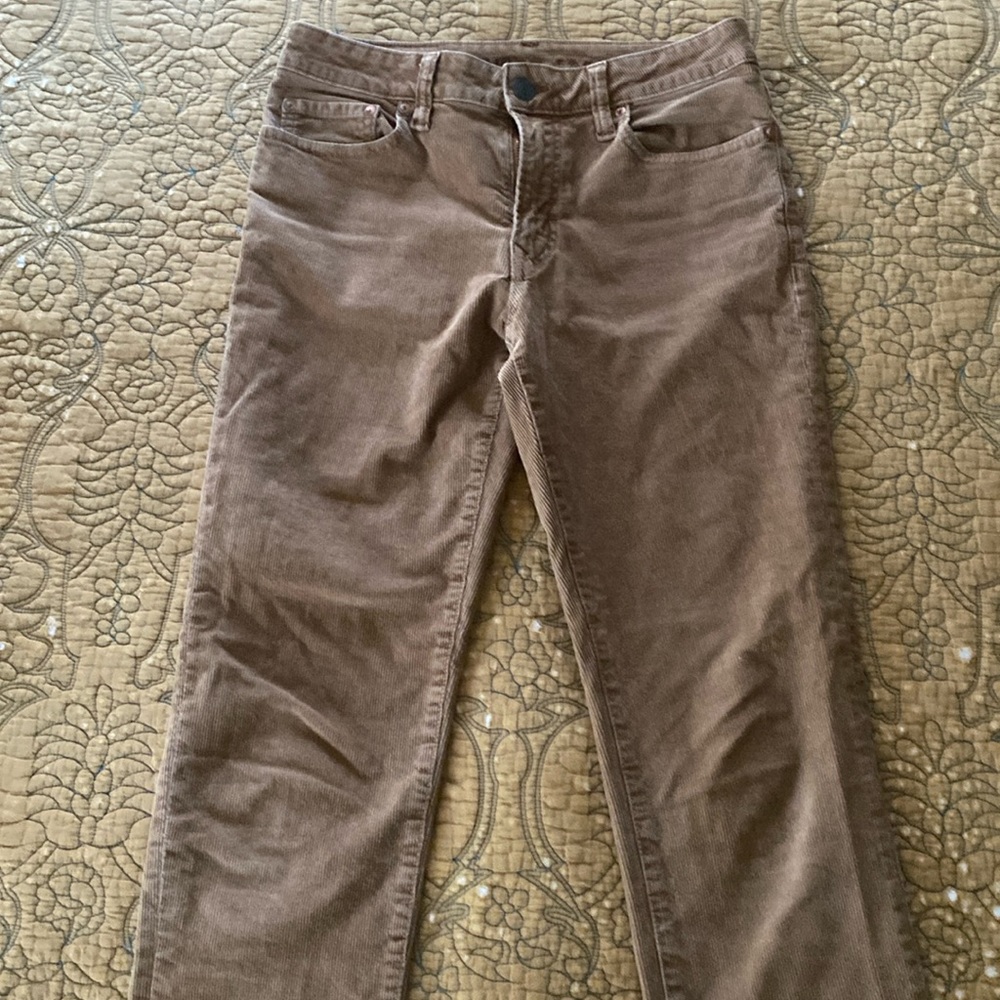 Mens’ American Eagle flex corduroy pants size 28x34 in EXCELLENT condition!!